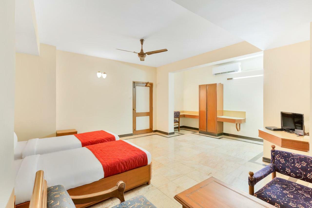 Oyo 10534 Hotel Kanishka Bangalore Exterior foto